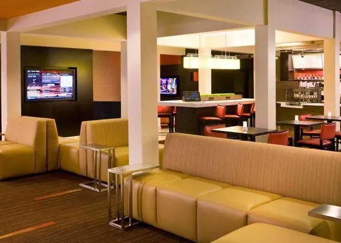 Courtyard By Marriott Williams Centre