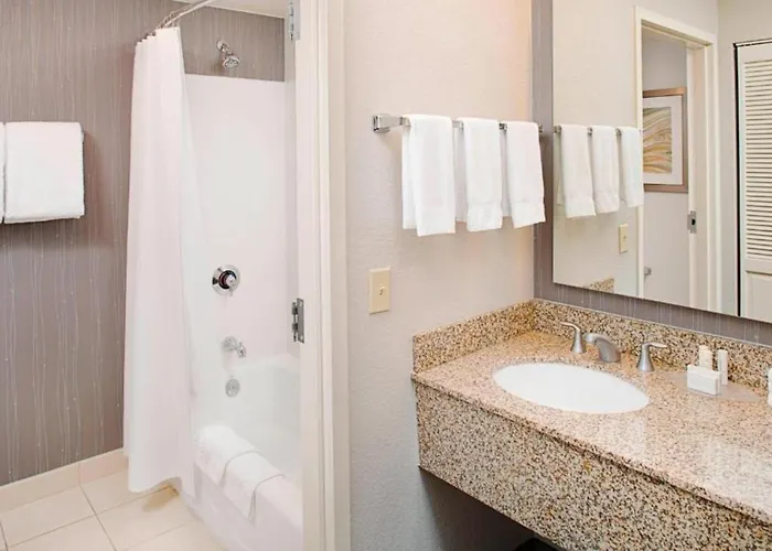 Courtyard By Marriott Williams Centre Hotel